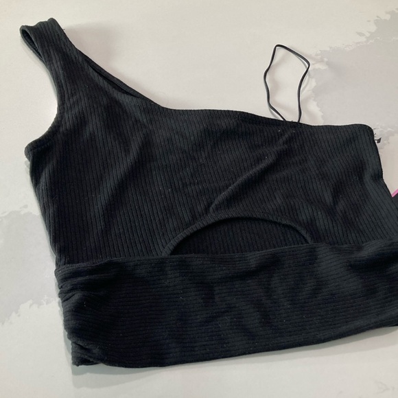 Tops - Black One-Shoulder Crop Top